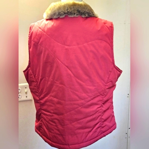 Cabela's NEW maroon Puffer vest L, embroidery, faux fur collar - Picture 2 of 8